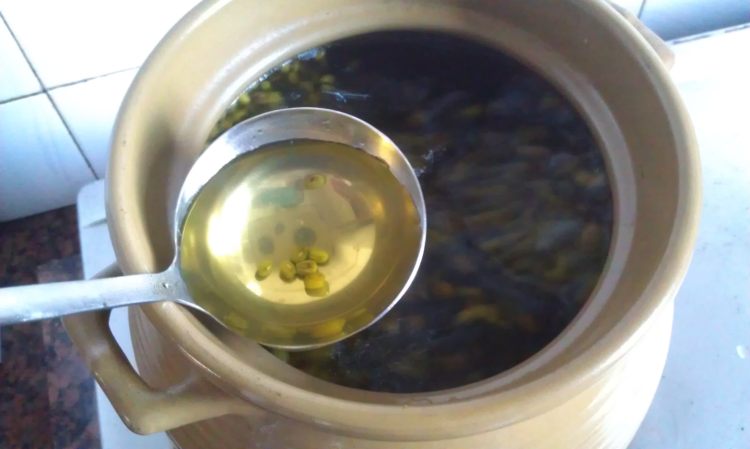 凉瓜绿豆瘦肉汤步骤6