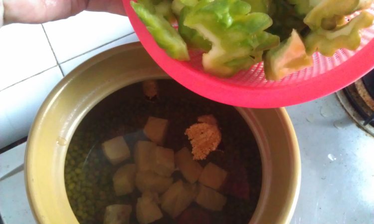 凉瓜绿豆瘦肉汤步骤10