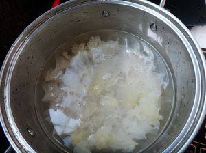 荔枝银耳绿豆汤步骤3