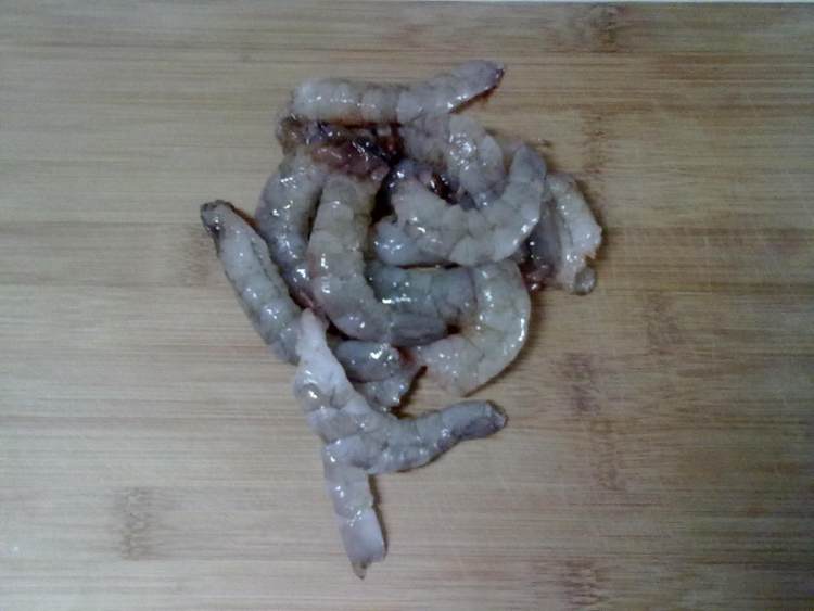 手工鲜虾丸炒丝瓜步骤2