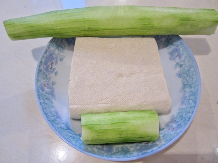 丝瓜炒豆腐步骤1