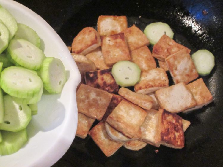 丝瓜炒豆腐步骤5