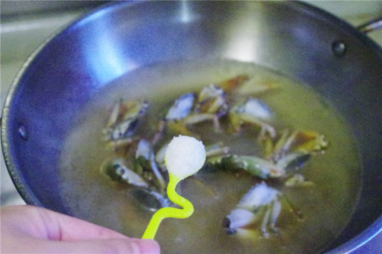 青蟹丝瓜汤步骤7