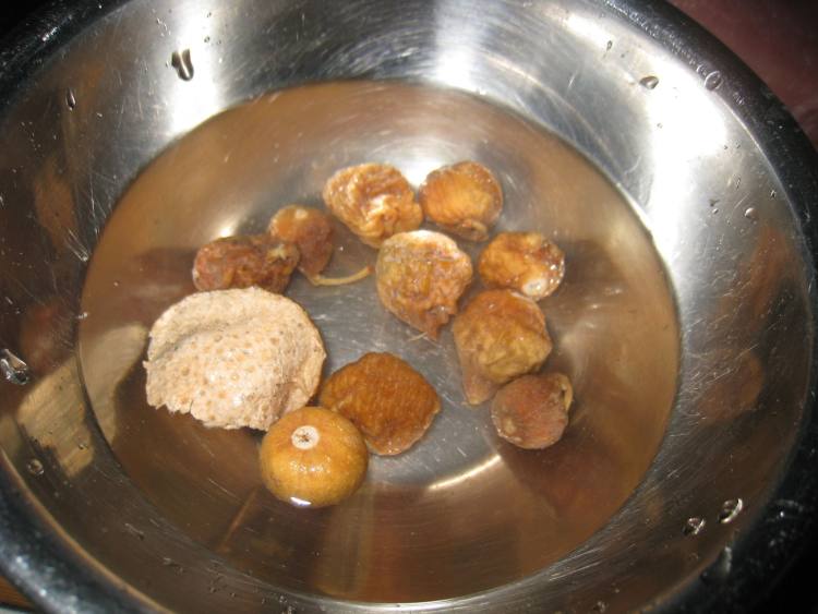 无花果茶树菇鸡汤步骤4