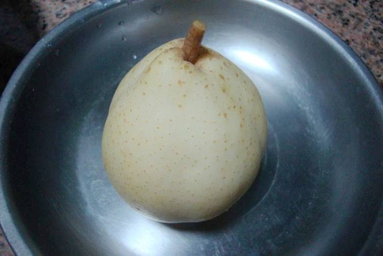 蜂蜜炖梨步骤1