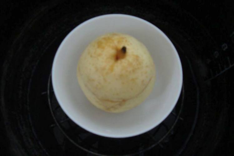 蜂蜜炖梨步骤5