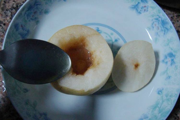 蜂蜜炖梨步骤3