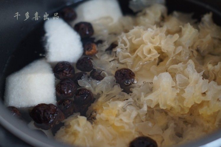 枇杷雪梨银耳糖水步骤5
