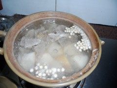 川贝雪梨煲瘦肉步骤5
