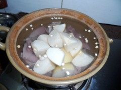 川贝雪梨煲瘦肉步骤3