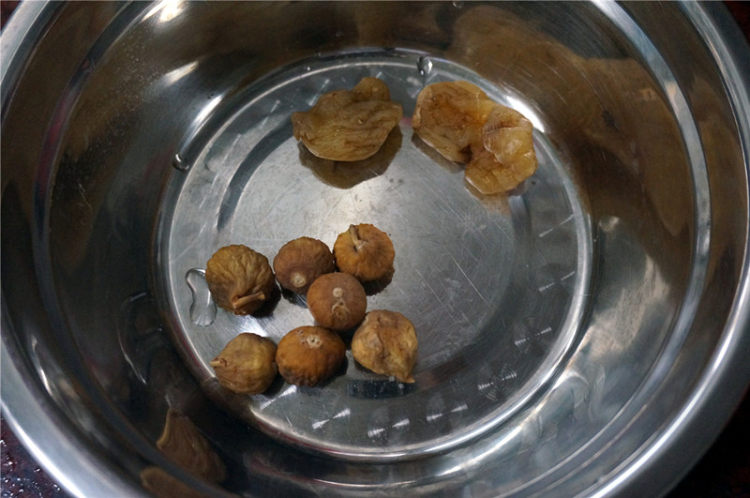 无花果煲鹧鸪步骤3