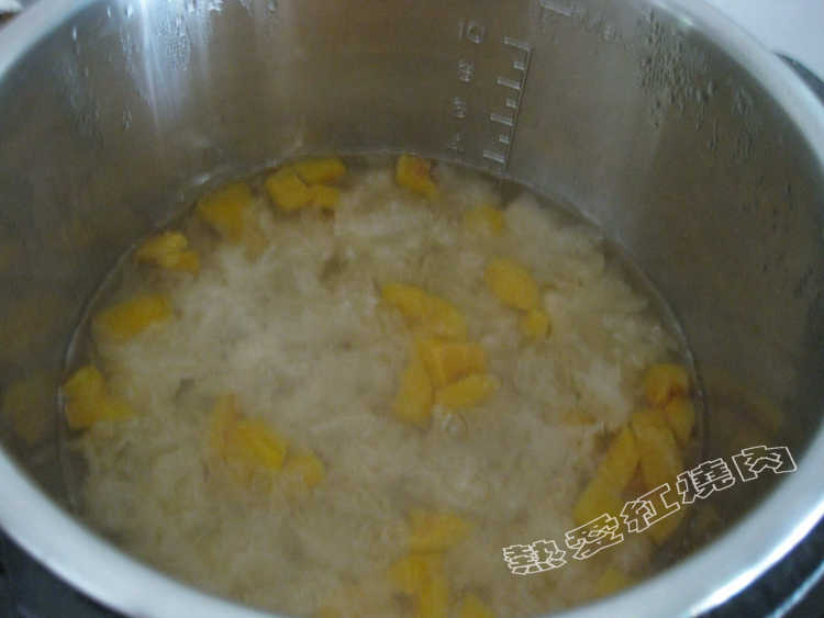 银耳枇杷冰糖水步骤7