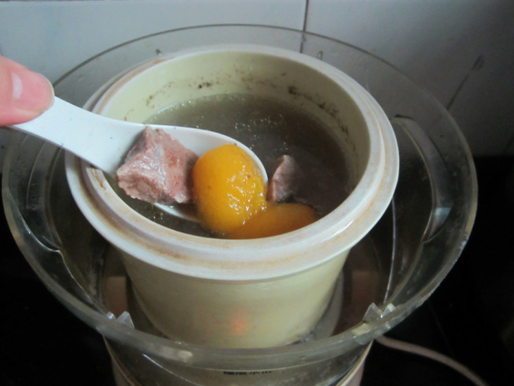 鲜枇杷果炖瘦肉汤步骤6