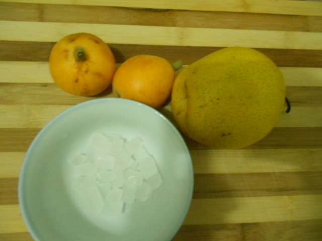 雪梨枇杷饮步骤1