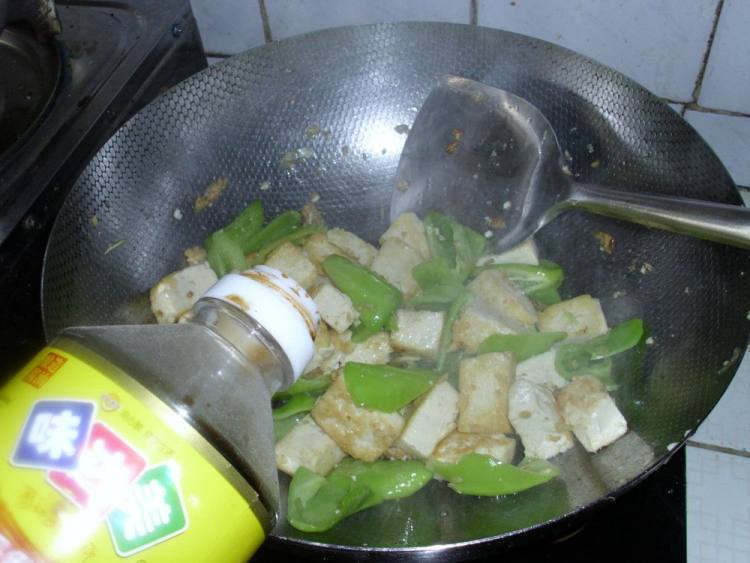 青椒煎豆腐步骤5