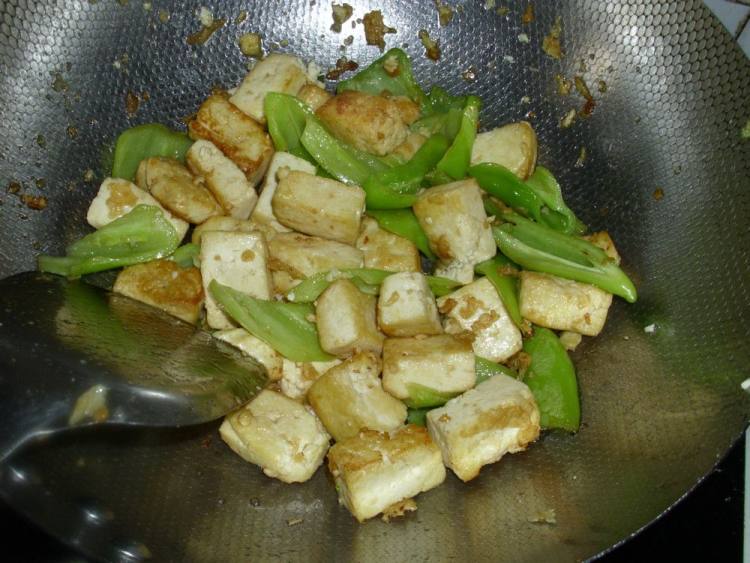 青椒煎豆腐步骤6
