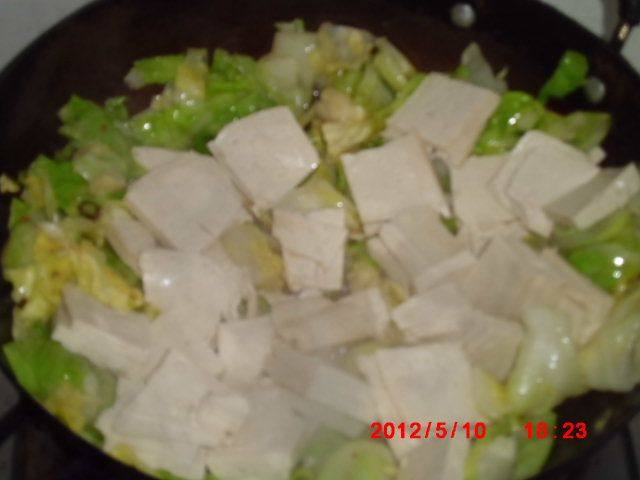 刚白菜炖豆腐步骤6
