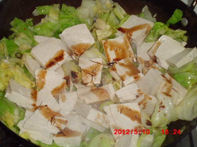 刚白菜炖豆腐步骤7