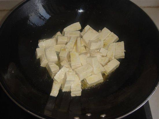 野山菌炖豆腐步骤4