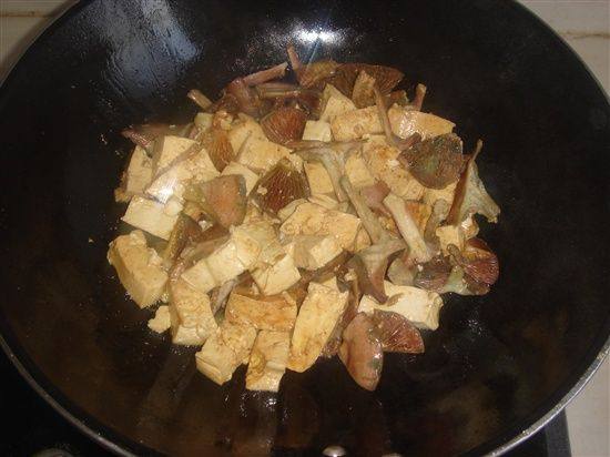 野山菌炖豆腐步骤5