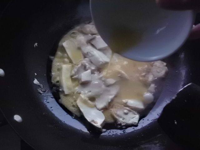 韭菜头炒鸡蛋豆腐步骤4
