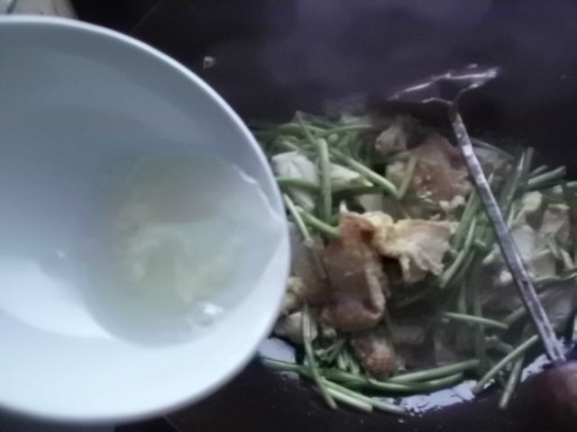 韭菜头炒鸡蛋豆腐步骤7