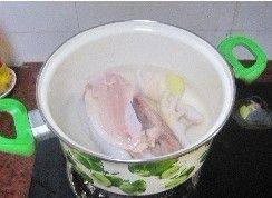 无花果香菇炖鸡汤步骤2