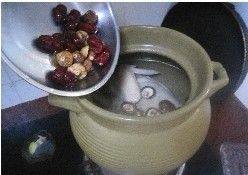 无花果香菇炖鸡汤步骤6