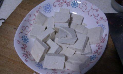 芋头蘑菇豆腐汤步骤2