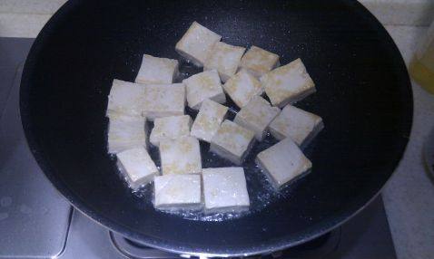 芋头蘑菇豆腐汤步骤3
