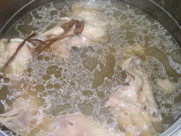 菌汤豆腐步骤1