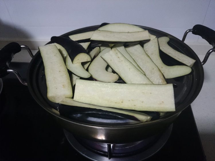 麻油蒜香茄子步骤2