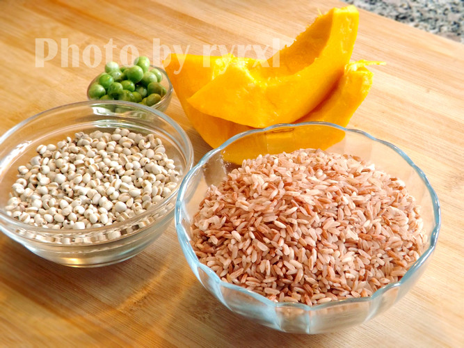 红米薏仁南瓜饭步骤1