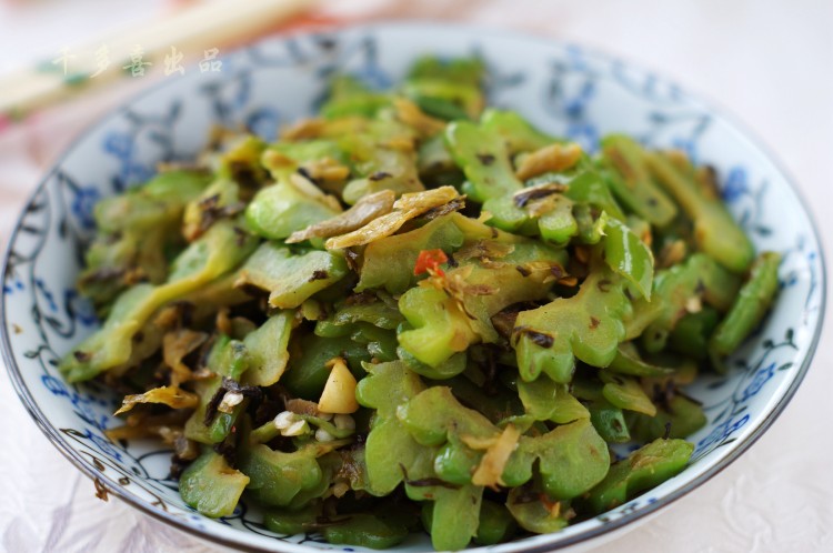 盐菜炒苦瓜步骤9