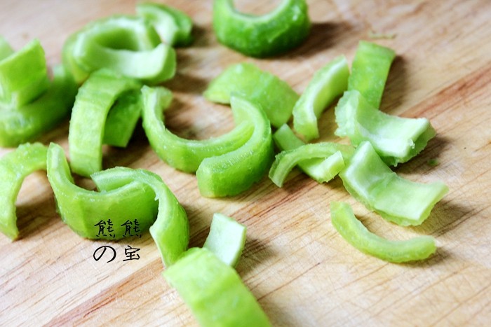 雪碧苦瓜青瓜特饮步骤1