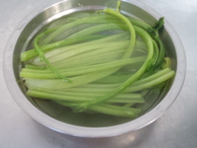 黑木耳拌芹菜步骤4