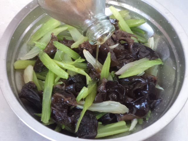 黑木耳拌芹菜步骤10