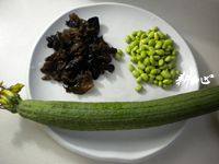 毛豆炒丝瓜木耳步骤1