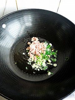 橄榄肉末煸苦瓜步骤5
