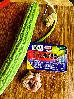 橄榄肉末煸苦瓜步骤1