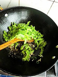 橄榄肉末煸苦瓜步骤8