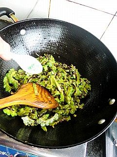 橄榄肉末煸苦瓜步骤10