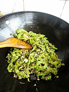 橄榄肉末煸苦瓜步骤11