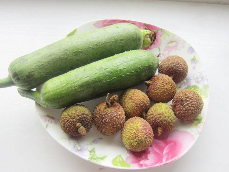 荔枝炒丝瓜步骤1