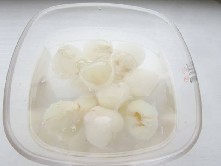 荔枝炒丝瓜步骤2