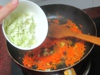 胡萝卜丝炒包菜步骤7