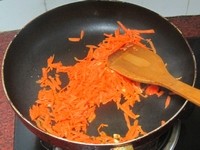 胡萝卜丝炒包菜步骤5