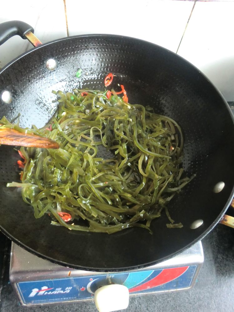 姜汁芹菜海带丝步骤3