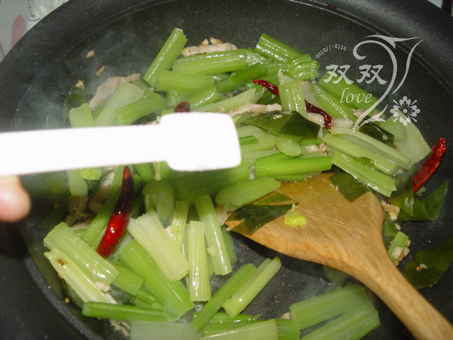 海带炒芹菜步骤11