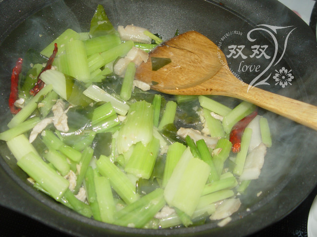 海带炒芹菜步骤12